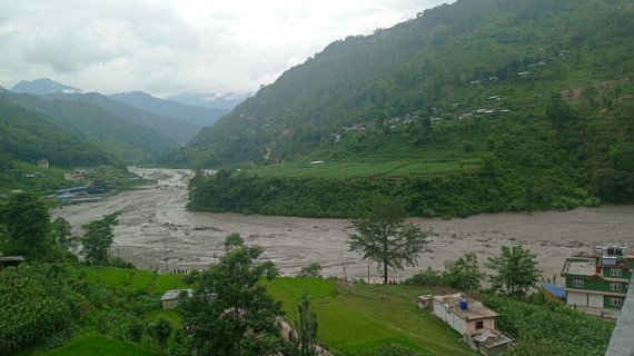 मेलम्चीको नाकाेते क्षेत्रमा भारी वर्षा, तटीय क्षेत्रमा आकस्मिक बाढी आउनसक्ने चेतावनी